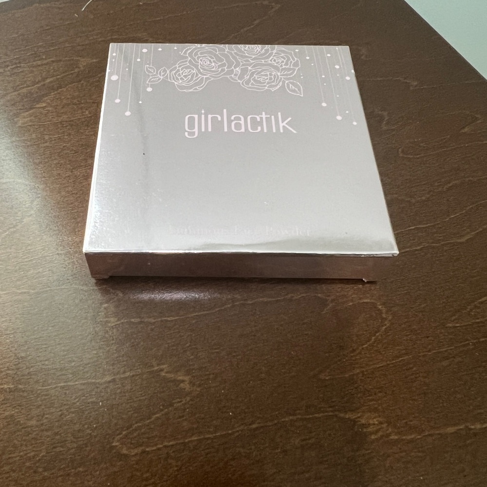 Girlactik Setting Powder - Fair shade